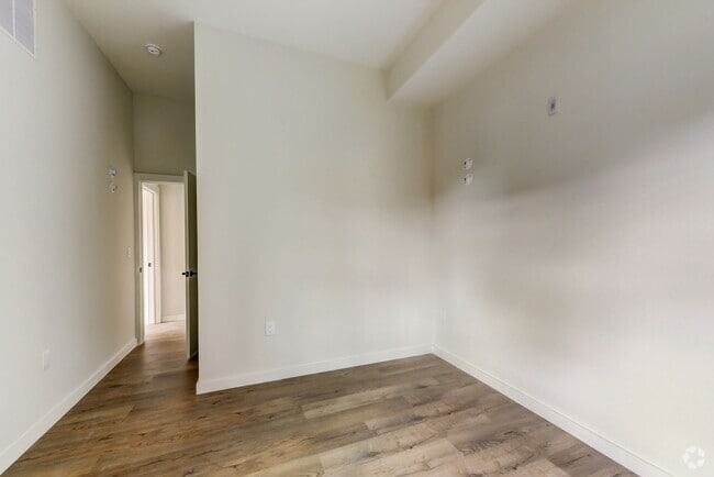 Building Photo - 619 N 35th St Unit 3BR Rental