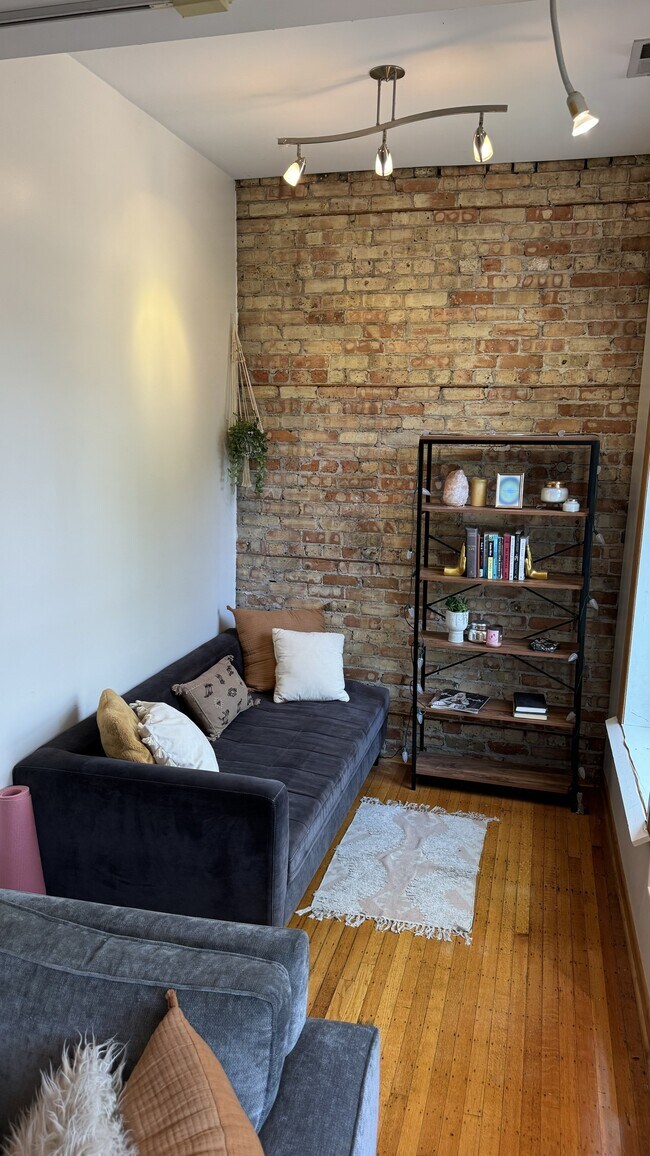 Photo - 839 W Newport Ave