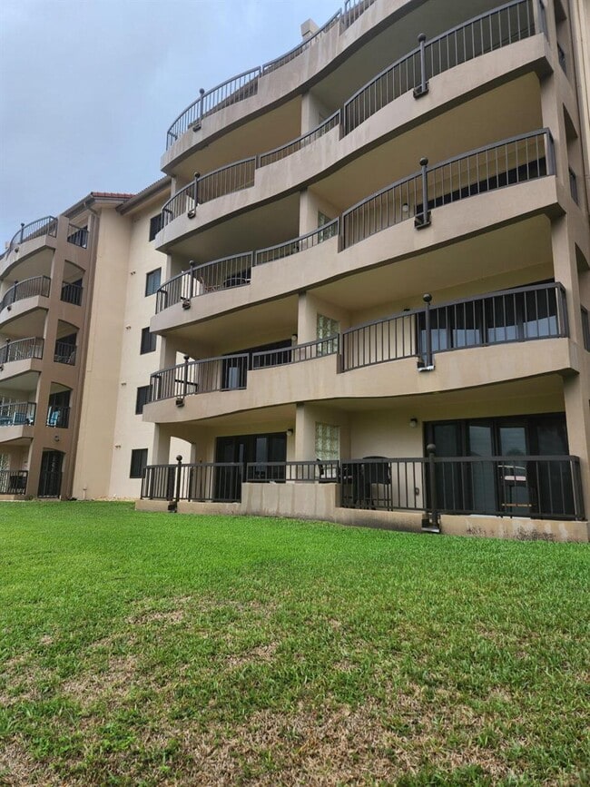 Photo - 101 Ocean Bluffs Blvd Unidad 402 Rental