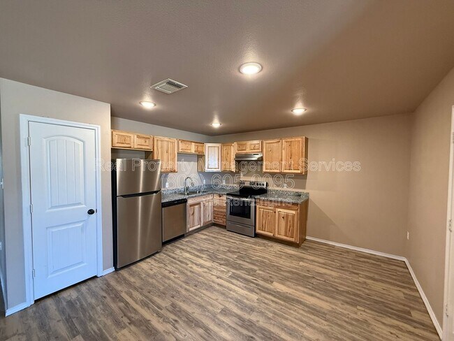 Photo - 2420 N Avenue P