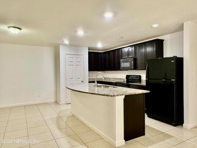 8709 Lake George Cir E