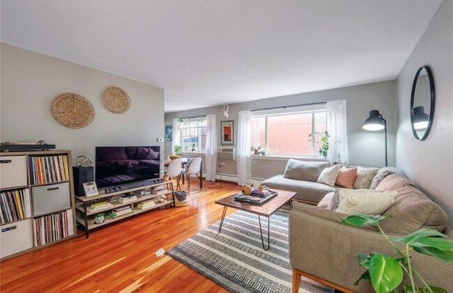 Building Photo - 1332 N Williams St Unit #202