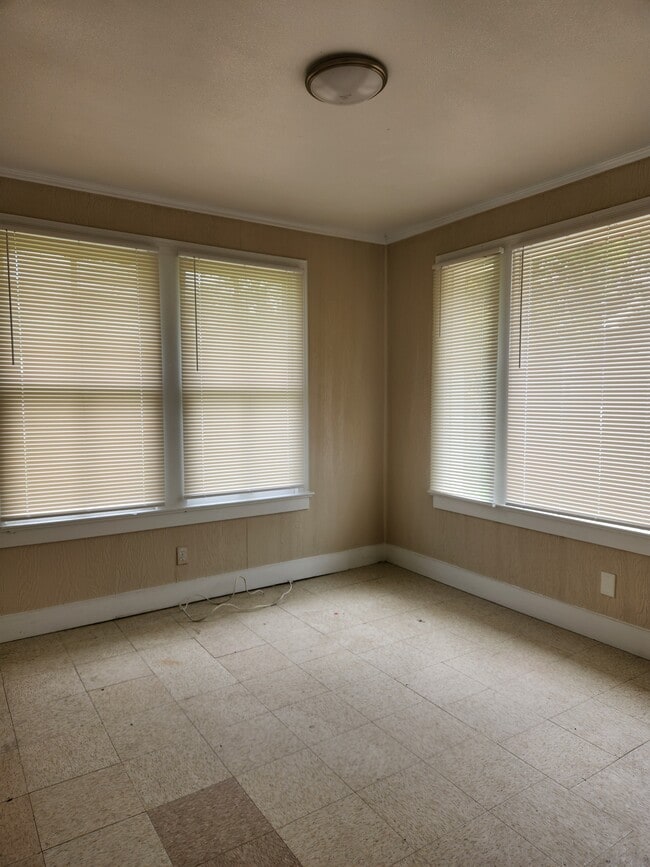 Photo - 2703 Linwood St