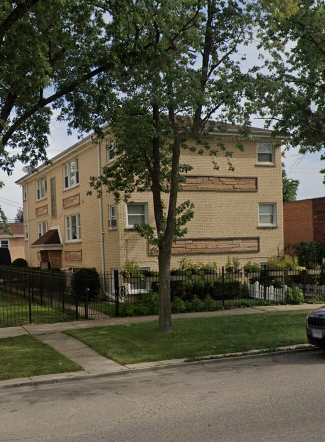 Building Photo - 7722 W Belmont Ave Unit GN Rental