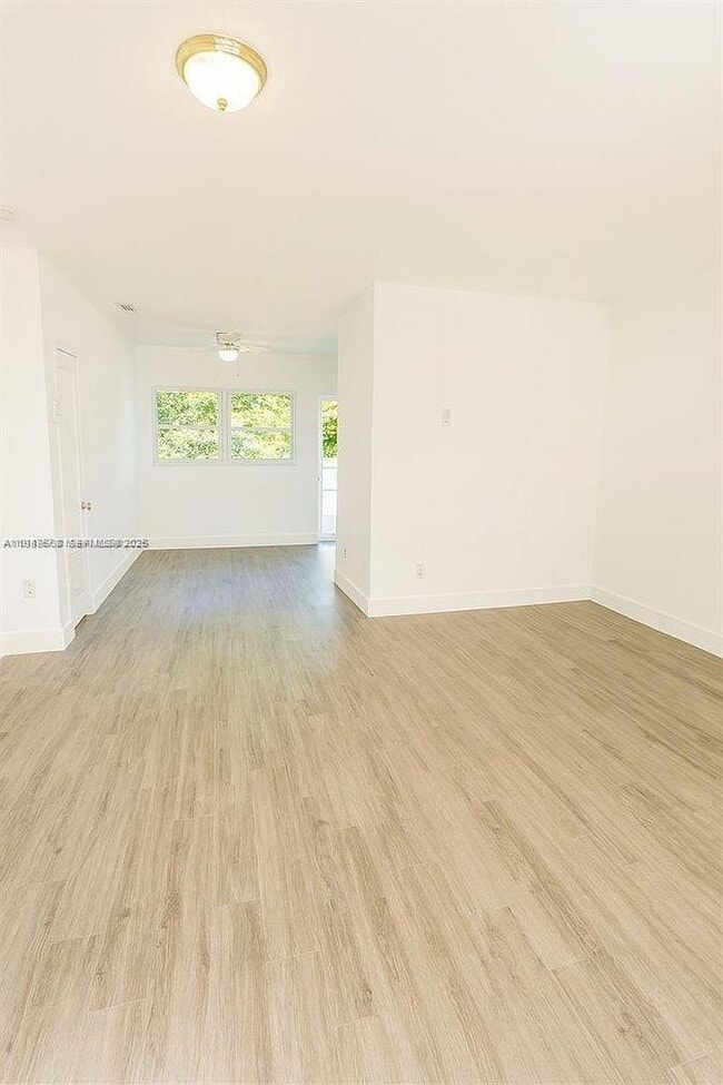 Photo - 5825 SW 9th Terrace Unidad 2