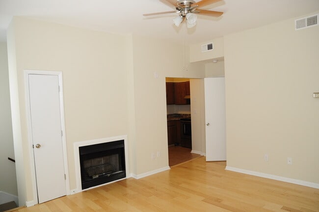 Photo - 115 College Pl Apartamentos Unidad D