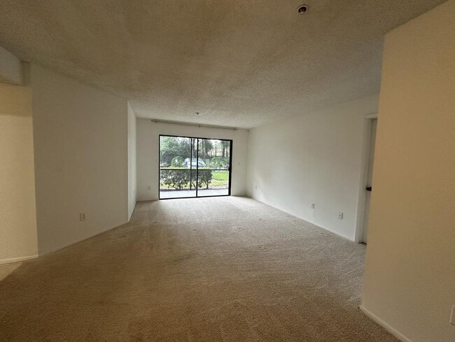 Photo - 6002 Laketree Ln Unit G