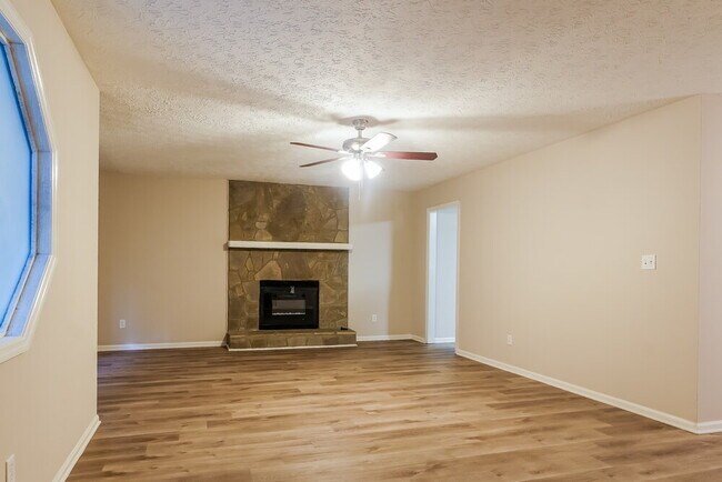 Photo - 3035 Sumit Wood Dr NW