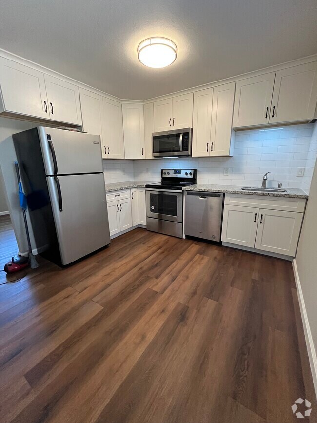 Building Photo - 198 Globe Ave Unit 198 Rental