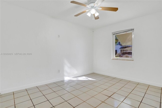 Photo - 5985 SW 41st St Unit Front