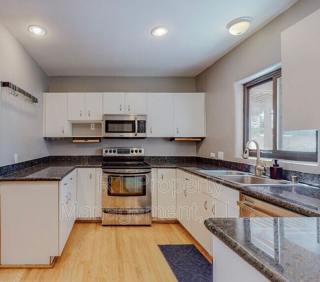 Photo - 1321 Lobo Pl NE