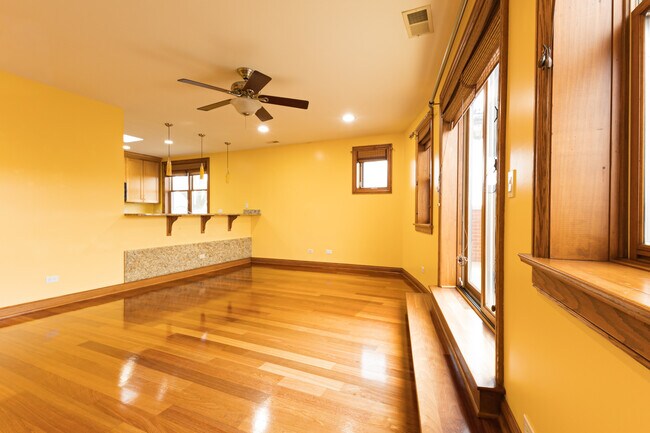 Photo - 301 S Leavitt St Unit 4S