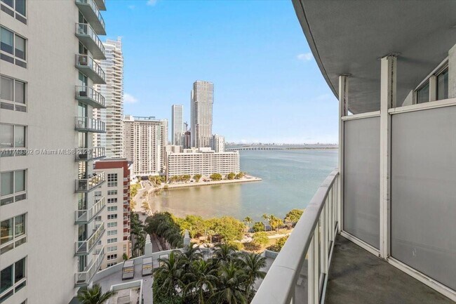 Photo - 1900 N Bayshore Dr