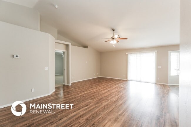 Photo - 422 N 110th St