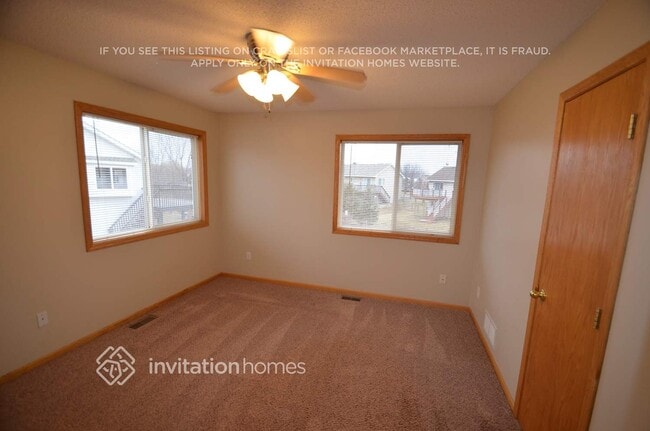 Photo - 2243 Belfast St W