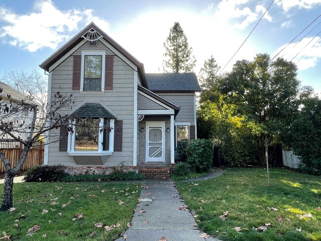 Building Photo - 535 Upham St