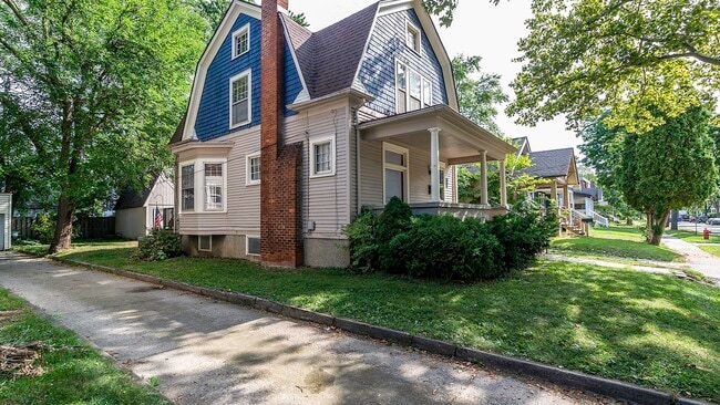 Photo - 823 Dewey Ave