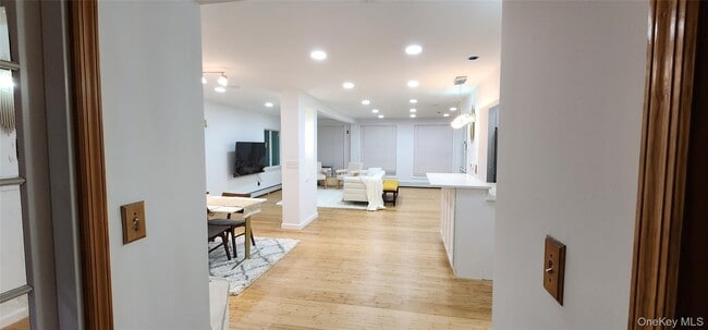 Photo - 150 E Walnut St