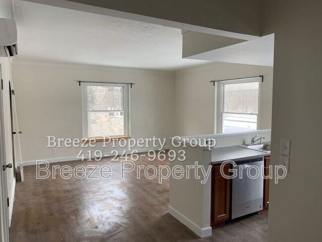 Building Photo - 1945 Ottawa Dr Rental