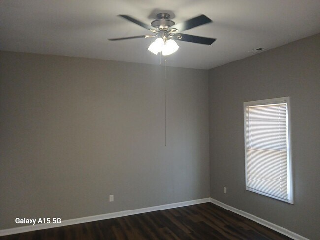 Photo - Newly renovated 3 bedroom close to UofL an...