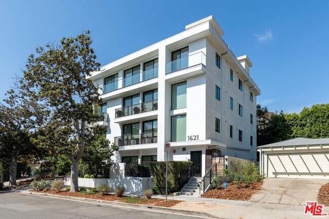1621 Malcolm Ave Unit 401