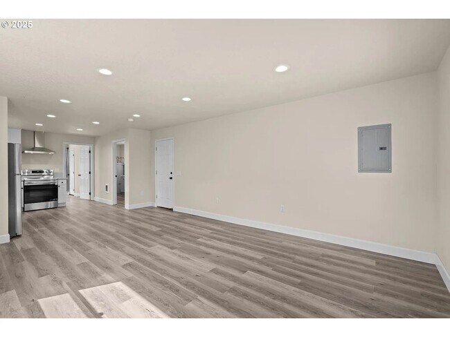GPM657 - SE Raymond Ct. (T1) - GPM657 - SE Raymond Ct. (T1) Apartment Unit B