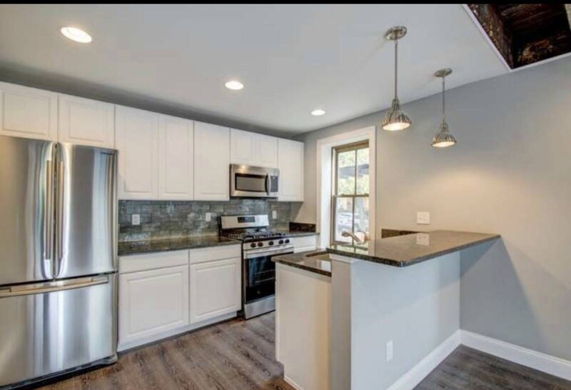 Photo - 400 W 6th St
