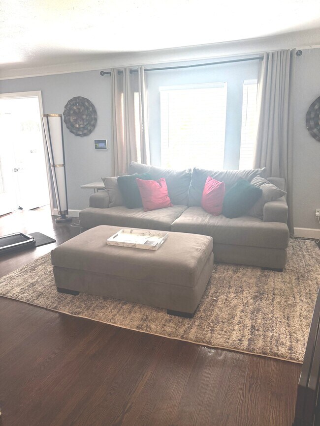 Photo - 18506 Snowden St