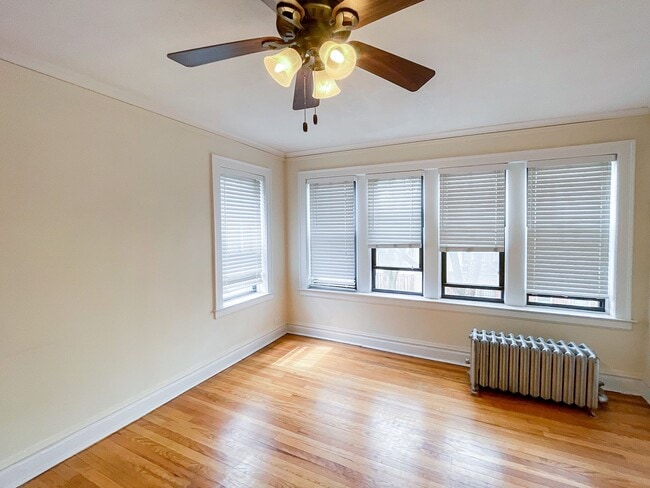 Photo - 4717 N Leavitt St Unit 2