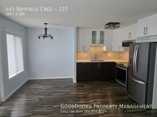 Photo - 445 Bayfield Crescent