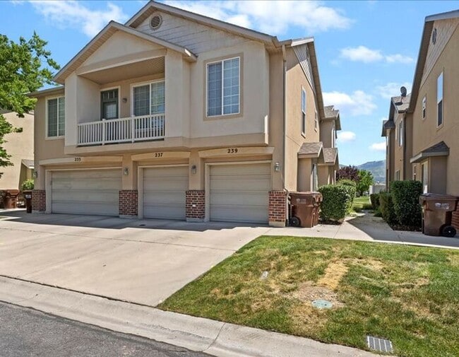 Building Photo - North Salt Lake Like New 2 bad, 2 bath 2 car garage