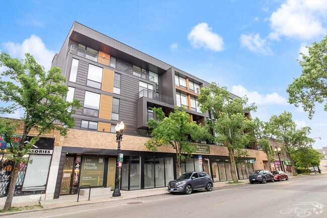Building Photo - 4513 N Clark St Rental