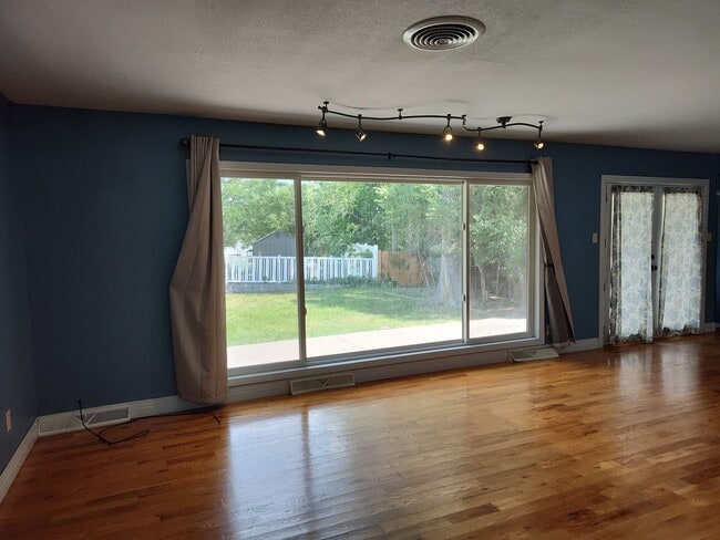 Photo - ALL PROSPECTIVE TENANTS MUST SUBMIT A $58 NON-REFUNDABLE APPLICATION FEE PER APPLICANT ONLINE AND...