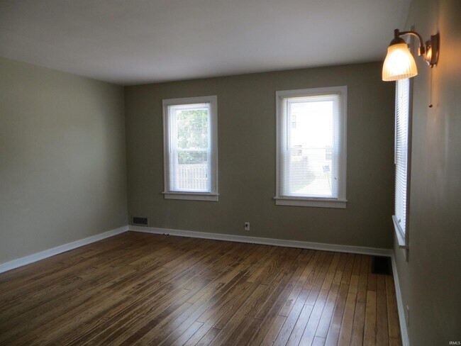 Photo - 2024 E 3rd St