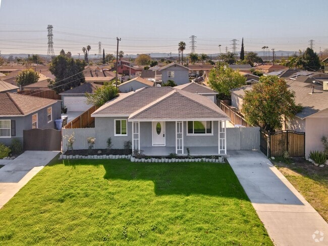 Building Photo - Single Family Home in Quiet Neighborhood.