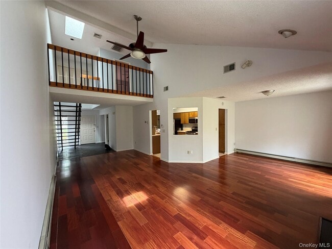 Photo - 73 Cornwall Cir