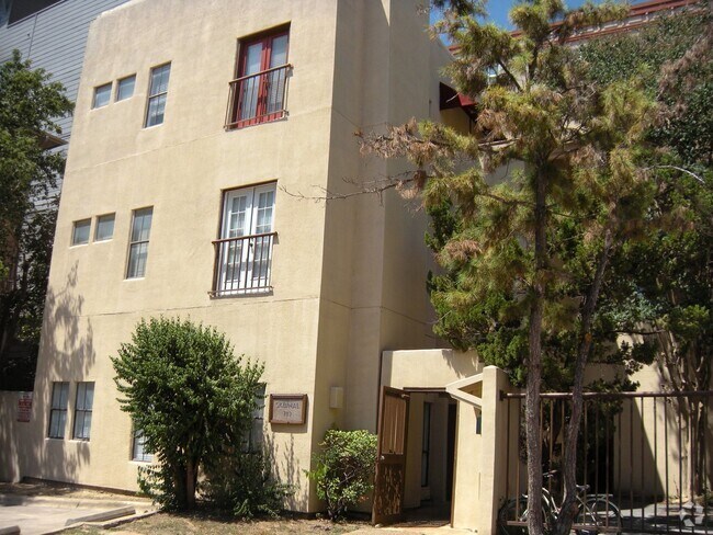 Building Photo - K241 - Sabinal #301 Unit 301 Rental