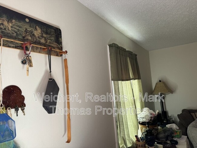 Photo - 400 School St