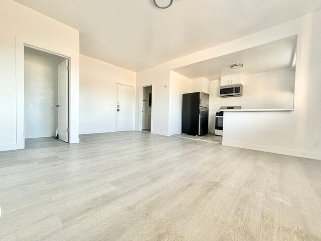 Building Photo - 5179 S Western Ave Unit 105 Rental