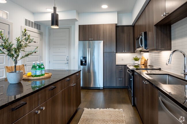 1BR, 1BA - 746SF