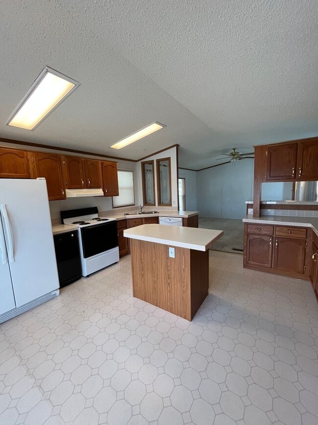 Photo - 3 Bedroom Mobile Home with Carport in Billings Heights