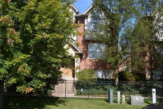 Building Photo - 220 River Front Dr Rental