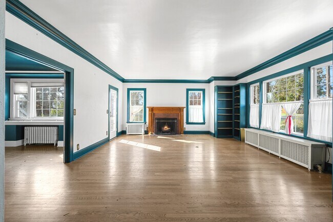 Photo - 2004 Hillcrest Rd