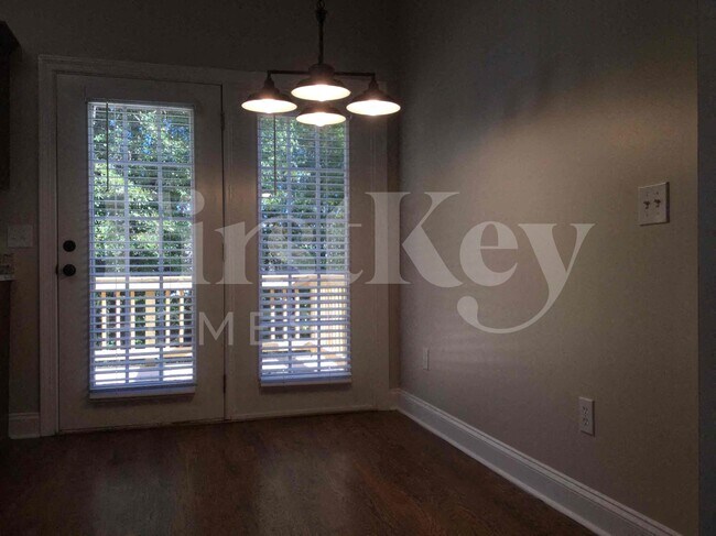 Photo - 457 Riverglen Dr NW