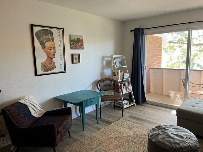 Photo - Large Two bedroom, Two Bath Furnished, all Inclusive short to mid term rental. Unidad 214