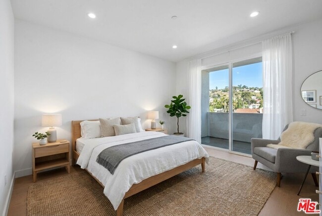 Photo - 1717 Winona Blvd Unit 304