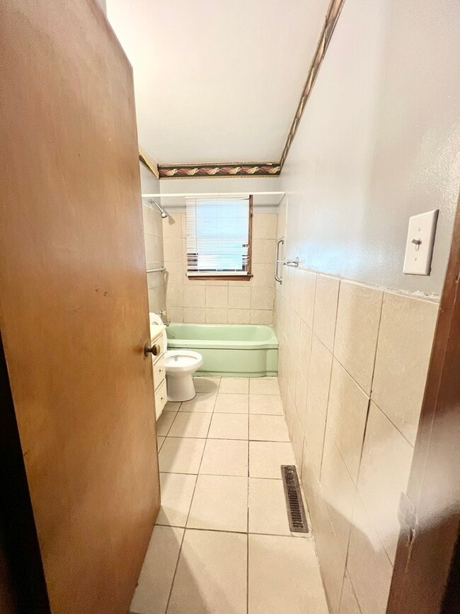 Photo - 2400 Burwell Ave
