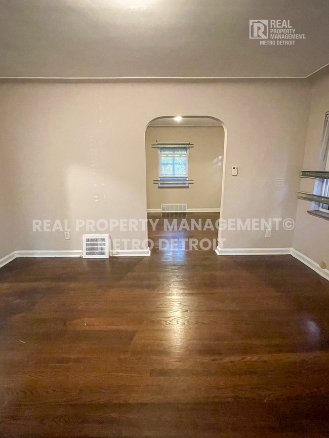 Photo - 18935 Indiana St