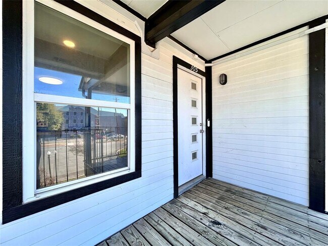 Building Photo - 6409 Burns St Unit 305