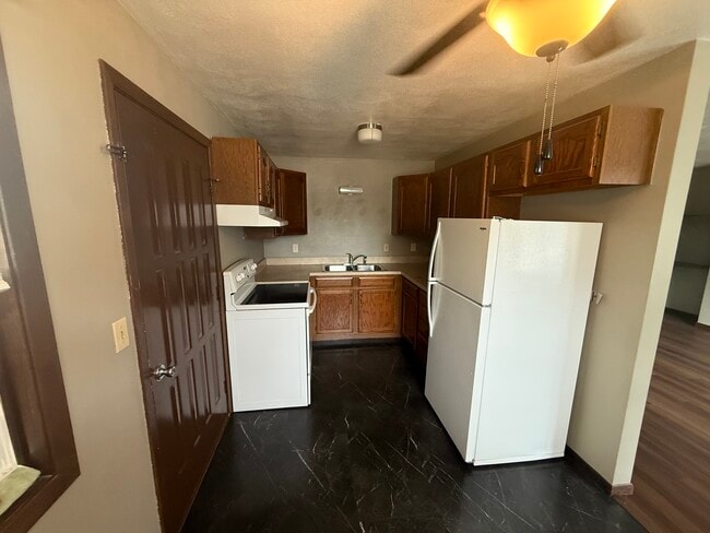 Photo - 1033 Evans St